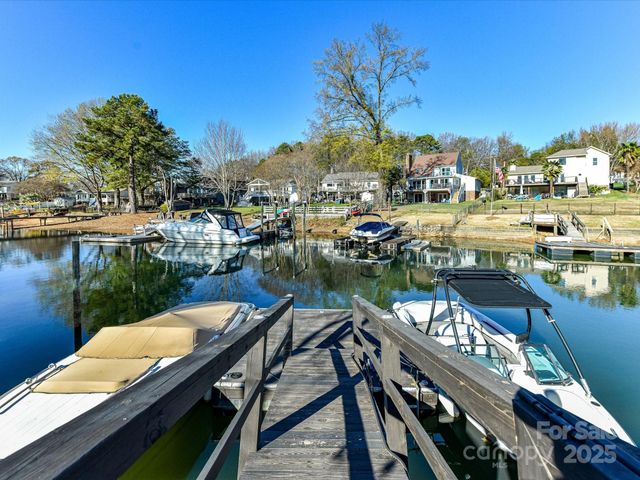 21200 Rio Oro Drive, Cornelius, NC 28031