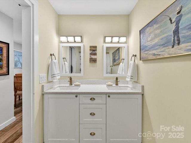 21200 Rio Oro Drive, Cornelius, NC 28031