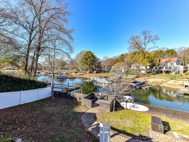 21200 Rio Oro Drive, Cornelius, NC 28031