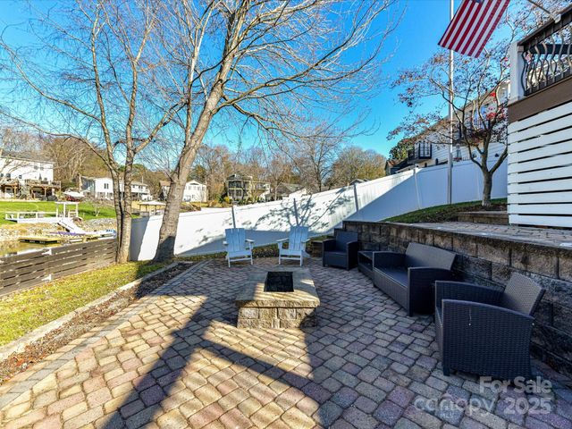 21200 Rio Oro Drive, Cornelius, NC 28031