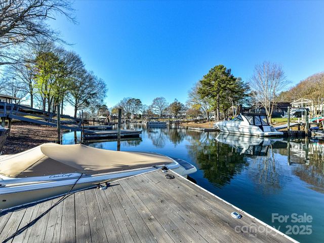 21200 Rio Oro Drive, Cornelius, NC 28031