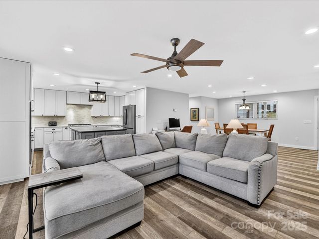 21200 Rio Oro Drive, Cornelius, NC 28031