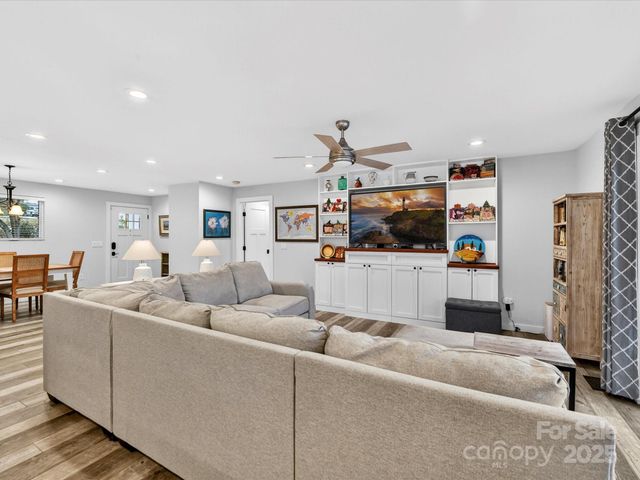 21200 Rio Oro Drive, Cornelius, NC 28031