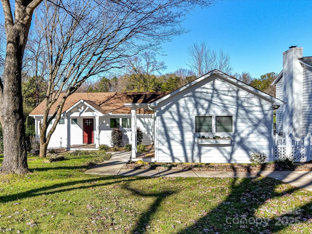 21200 Rio Oro Drive, Cornelius, NC 28031