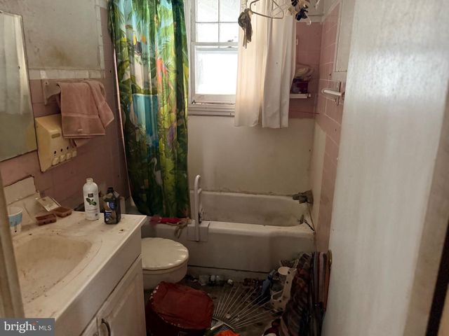 6 RHODE ISLAND AVE, Cherry Hill, NJ 08002