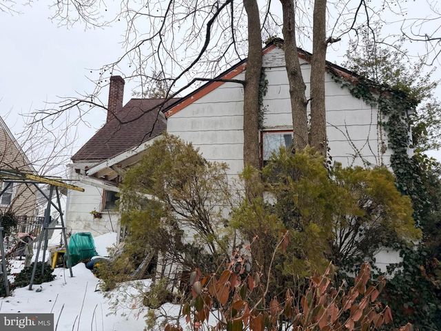 6 RHODE ISLAND AVE, Cherry Hill, NJ 08002