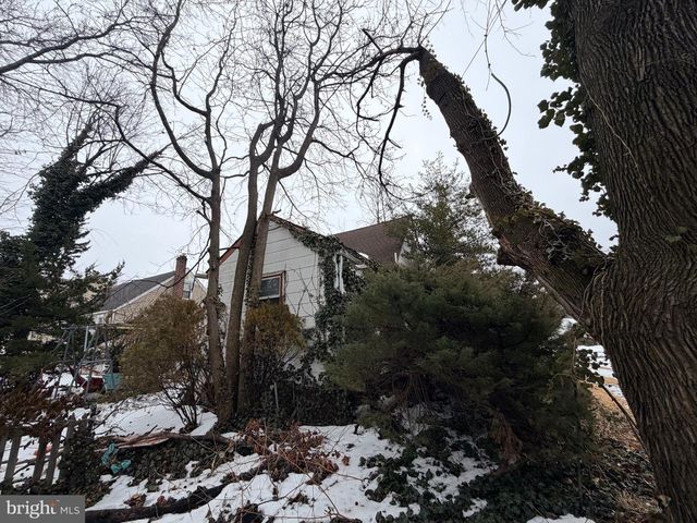 6 RHODE ISLAND AVE, Cherry Hill, NJ 08002