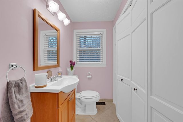 32 Sibley Rd, Sutton, MA 01590