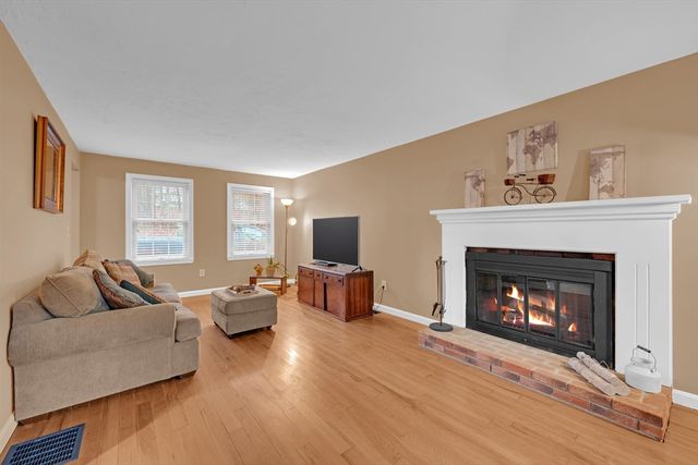 32 Sibley Rd, Sutton, MA 01590