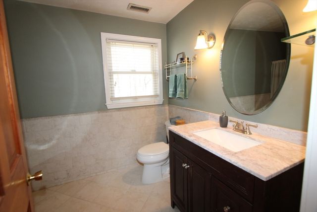 32 Sibley Rd, Sutton, MA 01590