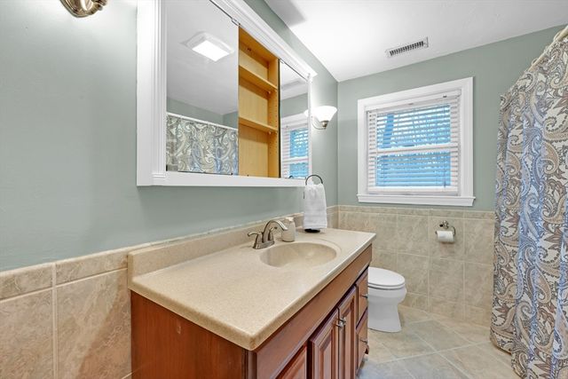 32 Sibley Rd, Sutton, MA 01590