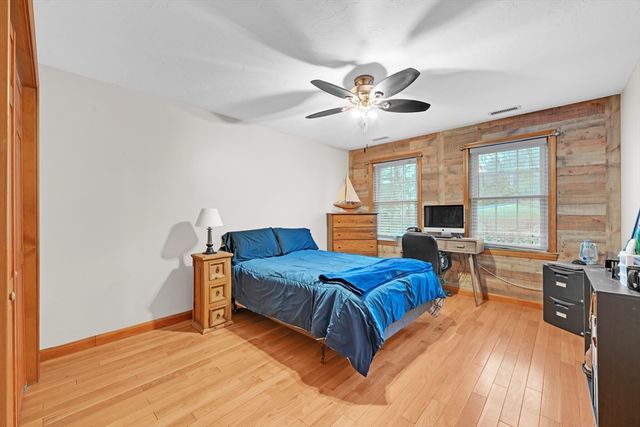 32 Sibley Rd, Sutton, MA 01590