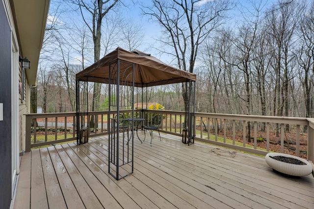 32 Sibley Rd, Sutton, MA 01590