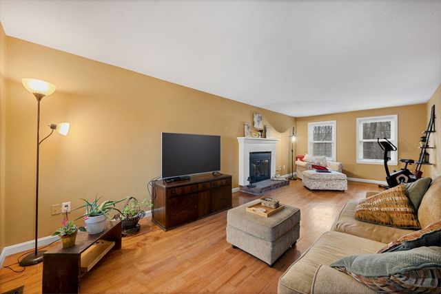 32 Sibley Rd, Sutton, MA 01590