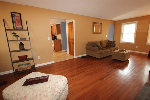 32 Sibley Rd, Sutton, MA 01590