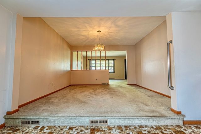 82 Cottonwood Rd, New Bedford, MA 02745