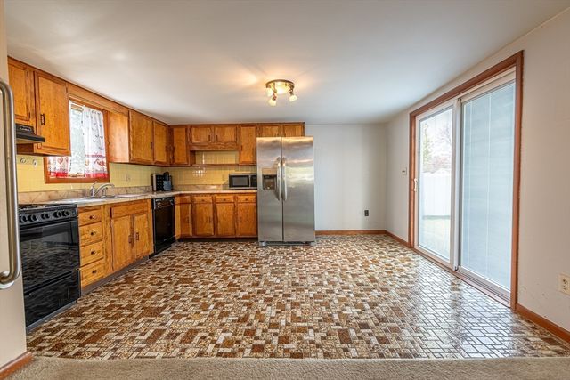 82 Cottonwood Rd, New Bedford, MA 02745