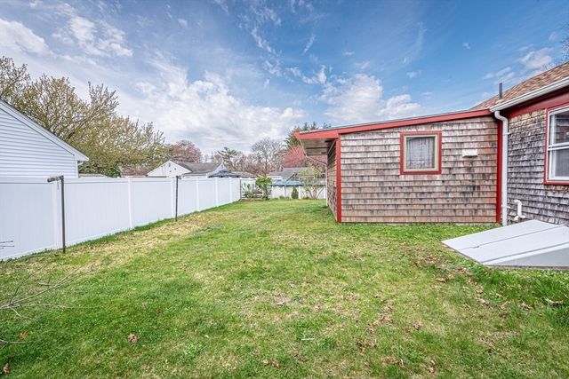 82 Cottonwood Rd, New Bedford, MA 02745