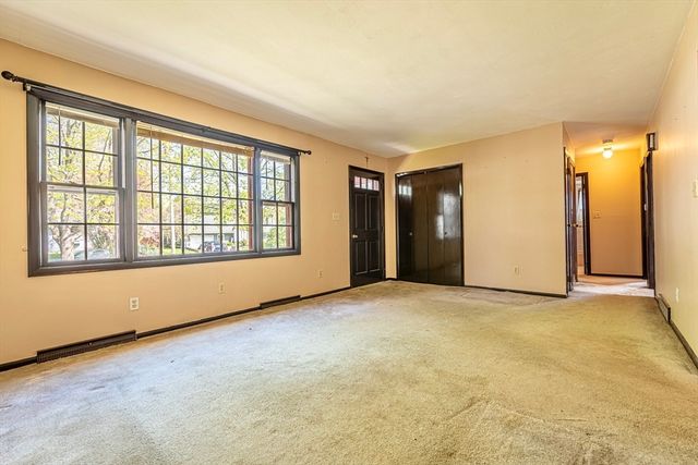 82 Cottonwood Rd, New Bedford, MA 02745