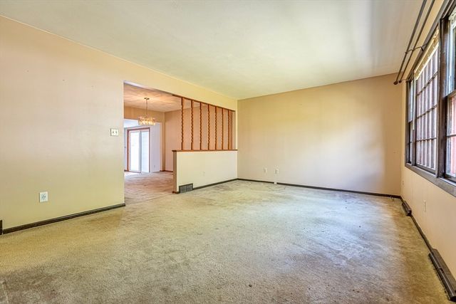 82 Cottonwood Rd, New Bedford, MA 02745