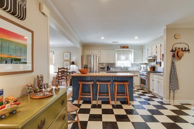 418 WOODMERE DR, Memphis, TN 38117