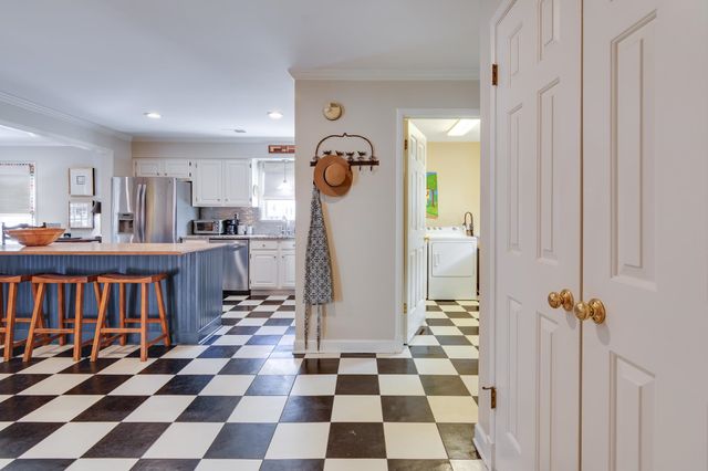 418 WOODMERE DR, Memphis, TN 38117