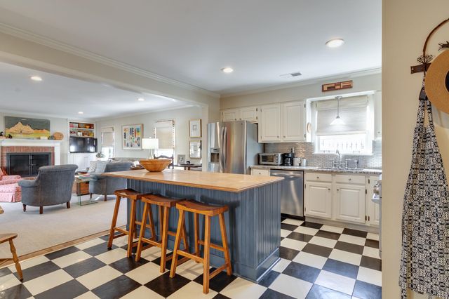 418 WOODMERE DR, Memphis, TN 38117