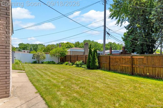 4840 Iowa Drive, Warren, MI 48092