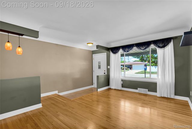 4840 Iowa Drive, Warren, MI 48092