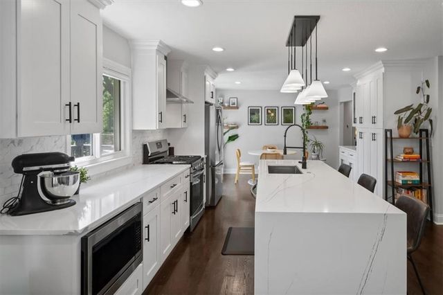 8601 Travis Street, Overland Park, KS 66212