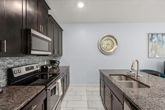 9075 DOGLEG DR, Davenport, FL 33896