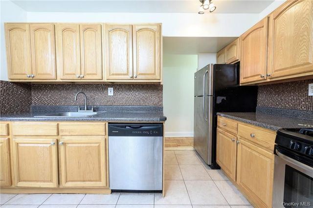 2 Sadore Lane 2E, Yonkers, NY 10710