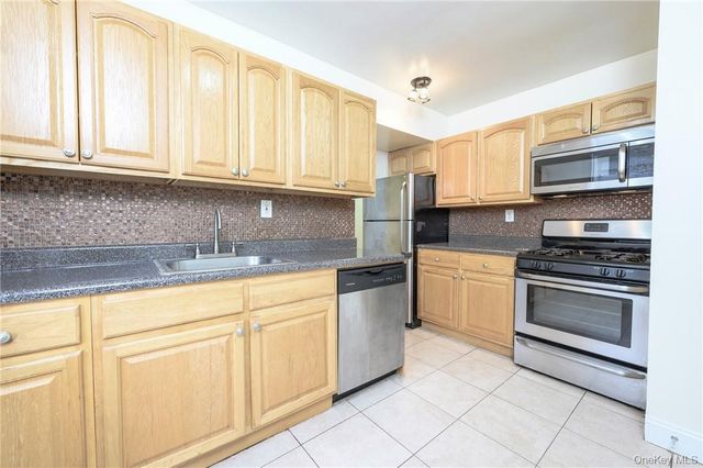 2 Sadore Lane 2E, Yonkers, NY 10710