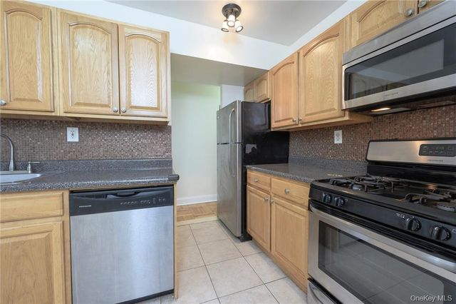 2 Sadore Lane 2E, Yonkers, NY 10710