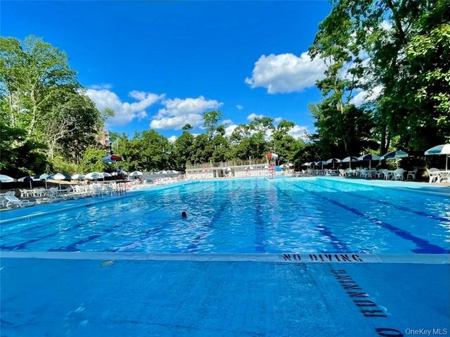 2 Sadore Lane 2E, Yonkers, NY 10710