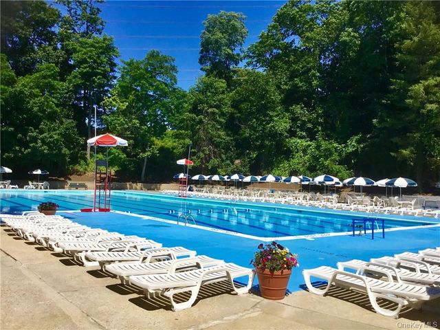 2 Sadore Lane 2E, Yonkers, NY 10710