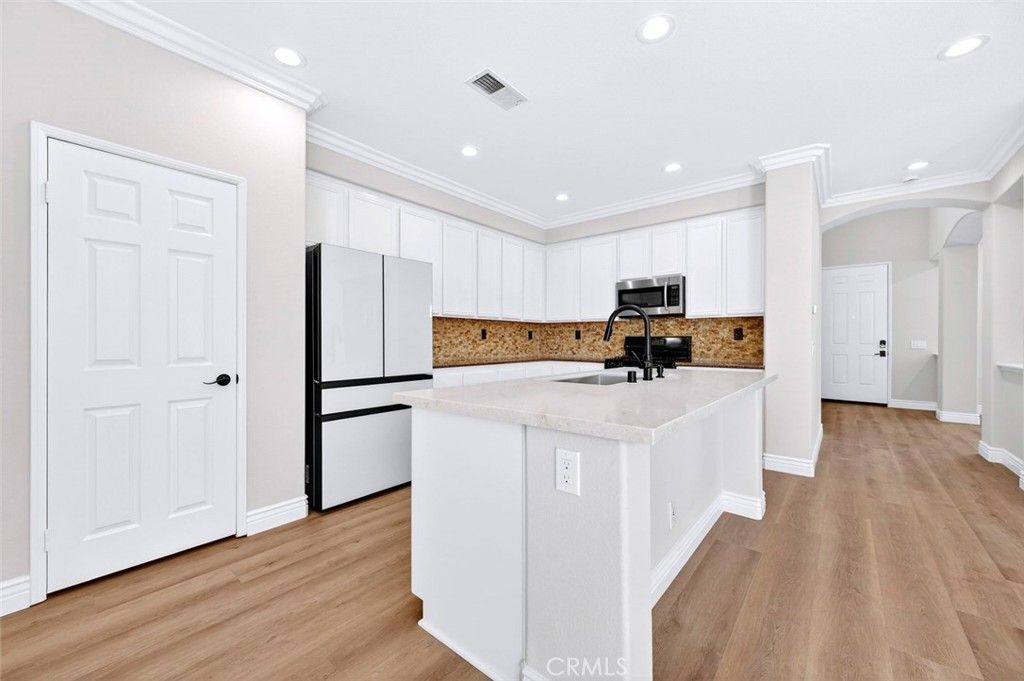 Image 32 of property listing at 7 Three Rivers, Irvine, CA 92602