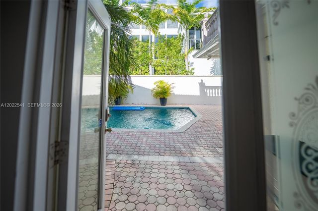 2701 N Atlantic Boulevard, Fort Lauderdale, FL 33308