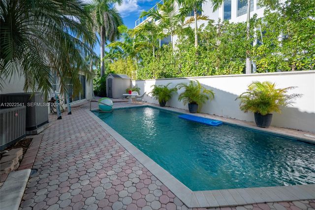 2701 N Atlantic Boulevard, Fort Lauderdale, FL 33308