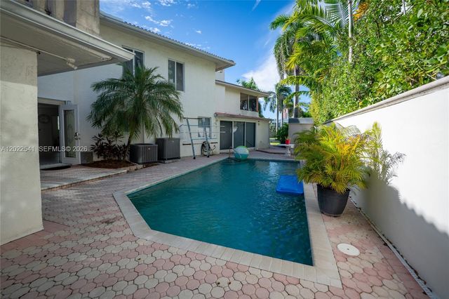 2701 N Atlantic Boulevard, Fort Lauderdale, FL 33308