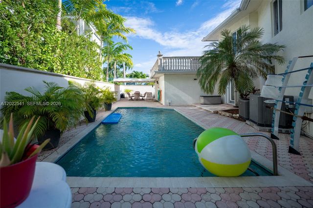 2701 N Atlantic Boulevard, Fort Lauderdale, FL 33308