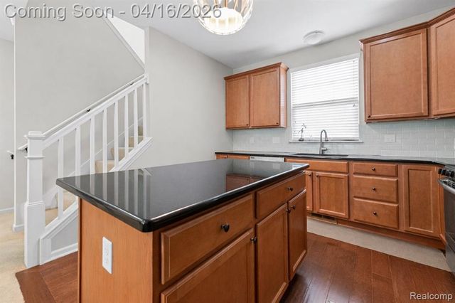 4616 Bradley Circle, Troy, MI 48085