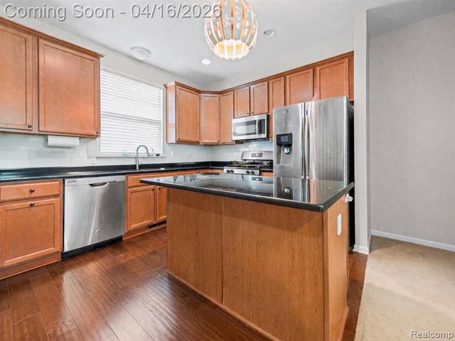 4616 Bradley Circle, Troy, MI 48085