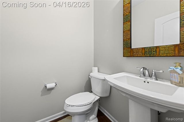 4616 Bradley Circle, Troy, MI 48085