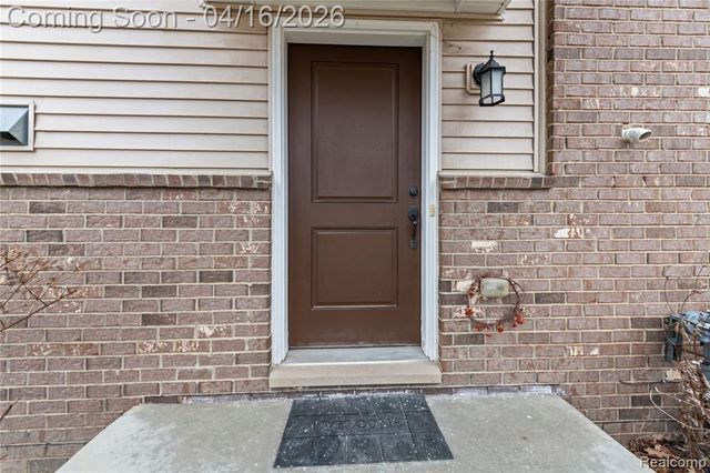 4616 Bradley Circle, Troy, MI 48085