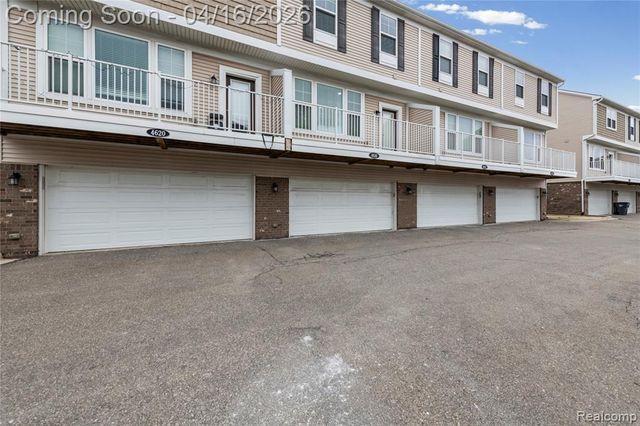 4616 Bradley Circle, Troy, MI 48085