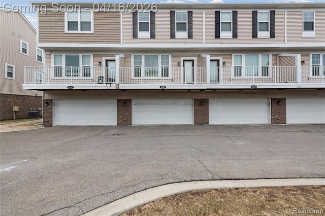 4616 Bradley Circle, Troy, MI 48085