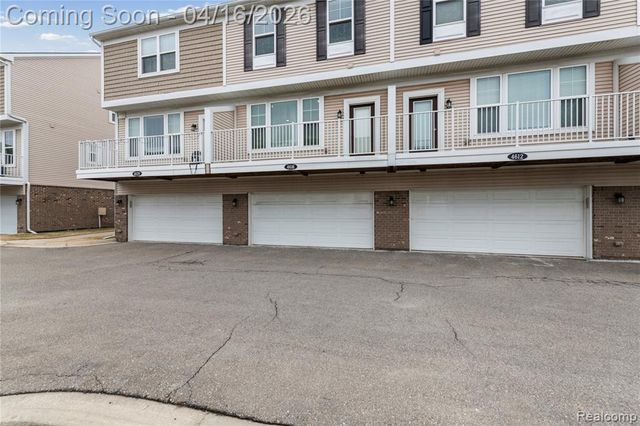 4616 Bradley Circle, Troy, MI 48085