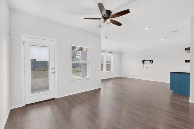 816 Glover Drive, Aubrey, TX 76227