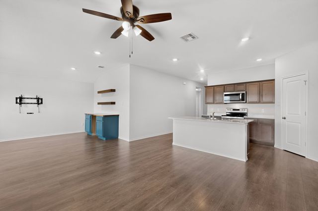816 Glover Drive, Aubrey, TX 76227